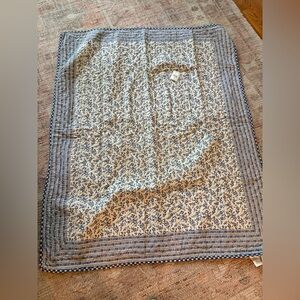 ✳️ Floral Blue & White Quilt by Isabella’s Journey. throw 54x60 CLOSET CLOSING